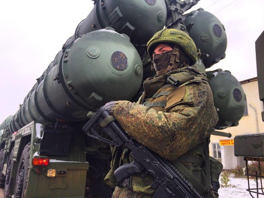 Дивизион зенитно-ракетных комплексов С-400 провел учения в Крыму