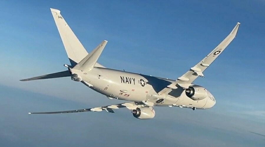 Истребители ЧФ сопроводили самолет-разведчик США над Черным морем