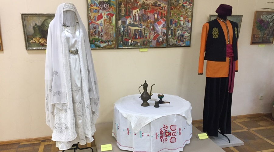 Полсотни уникальных свадебных предметов вымирающего народа появились в крымском музее