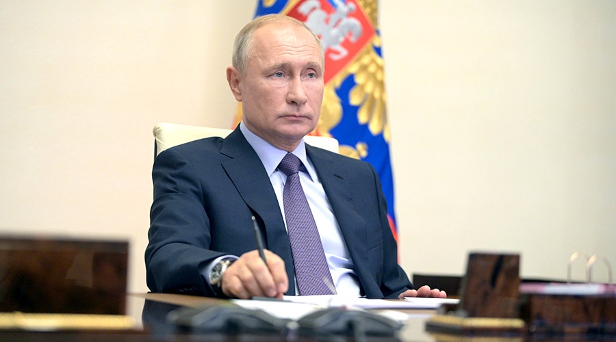 Путин призвал губернаторов не расслабляться и не упускать контроль ситуации с COVID-19