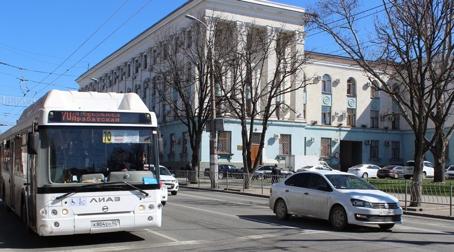 Контролеры начали работать в автобусах муниципального перевозчика в Симферополе