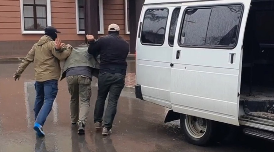 ФСБ задержала феодосийца за призывы в соцсетях к убийству силовиков