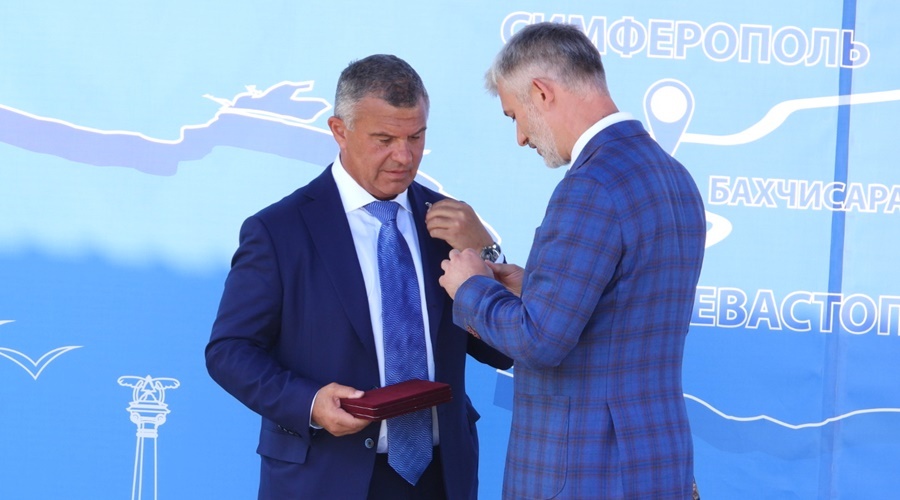 Глава минтранса России наградил строителей «Тавриды»