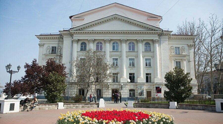 Власти Севастополя рассматривают возможность открытия театров к Новому году