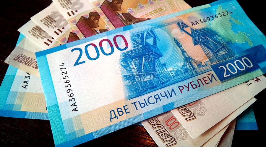 Самые высокие зарплаты в России получают финансисты и страховщики