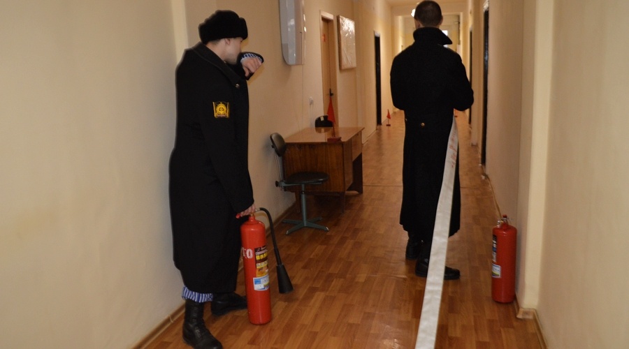 Пожарные провели эвакуацию больных в ходе учений в севастопольском госпитале им. Пирогова