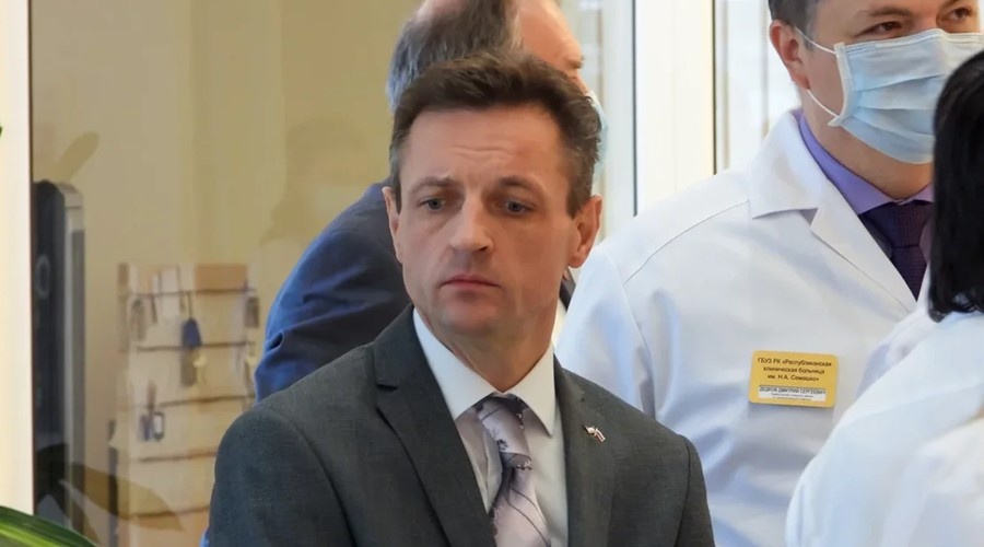 Аксёнов принял отставку главы минздрава Крыма Остапенко