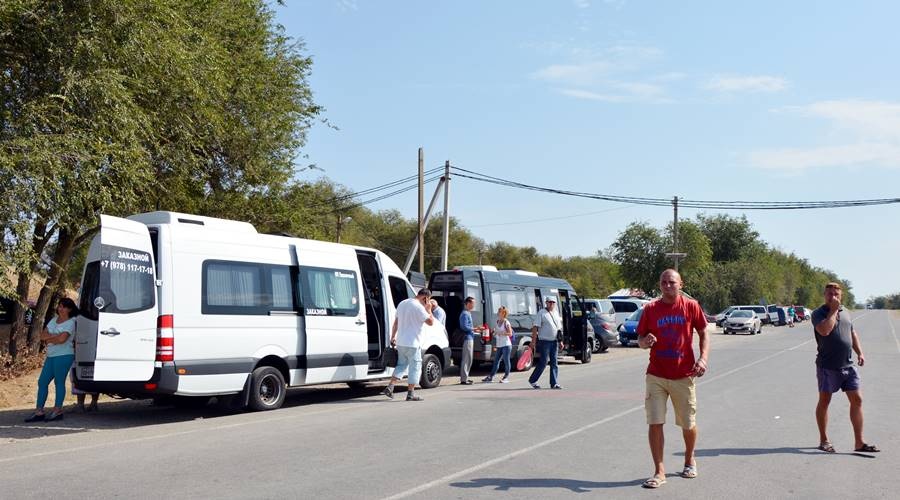 ГИБДД составила более 200 протоколов по фактам нелегальных перевозок на границе Крыма с Украиной