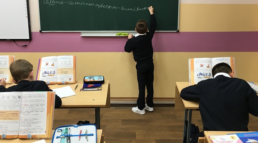 Пропускной режим ужесточат в крымских школах после трагедии в Казани