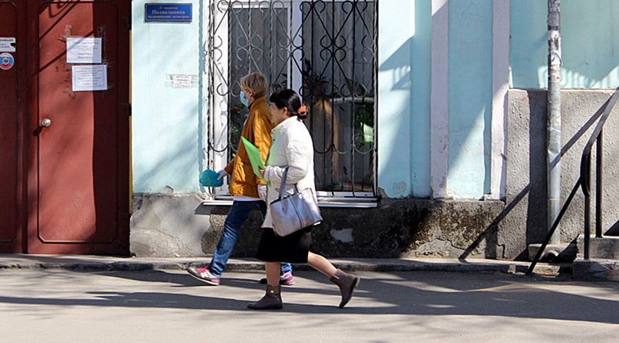 Число нарушений режима карантинных ограничений снижается в Крыму