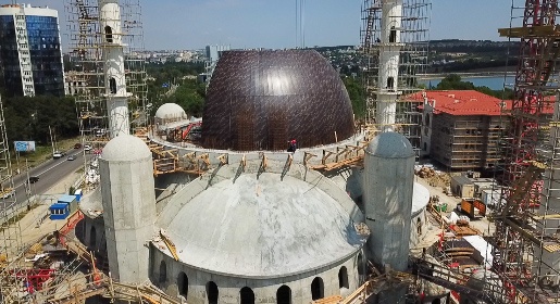 Строители начали возведение большого купола главной мечети Крыма