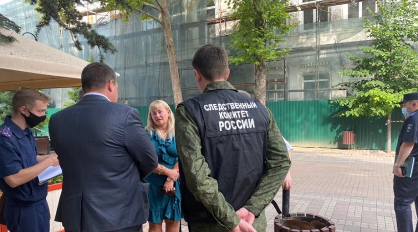 Власти определили зону угрозы ЧС возле обрушившегося здания в Симферополе