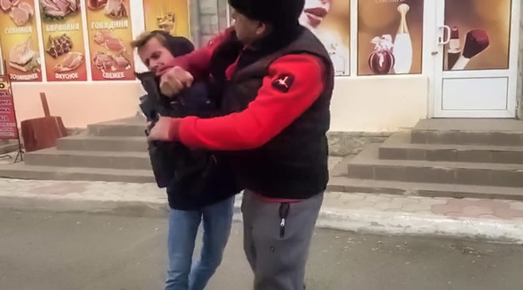 Напавший в Евпатории на оператора телеканала «Крым 24» мужчина отправлен под домашний арест