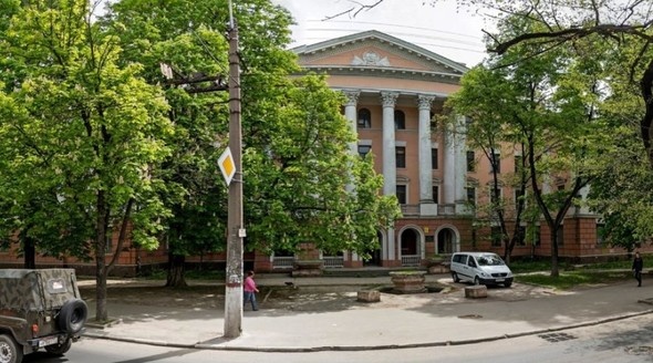 Власти не смогли с первого раза продать здание бывшего геолого-разведочного института в Симферополе