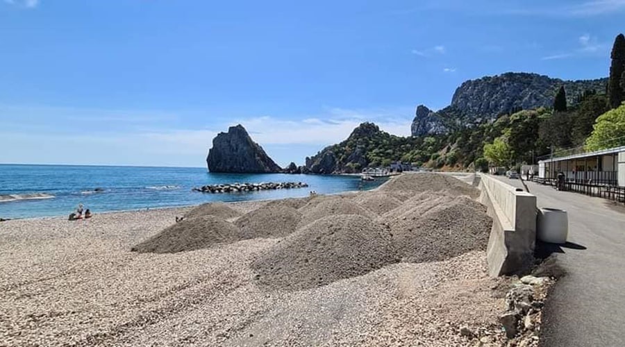 Пользователь расширил пляж в Симеизе накануне курортного сезона   