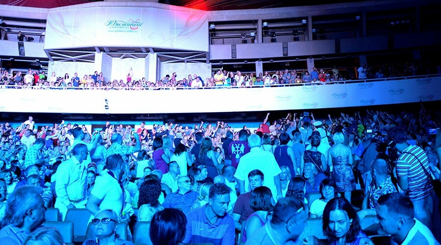 Власти Крыма разрешили провести концерт на тысячу зрителей в период пандемии