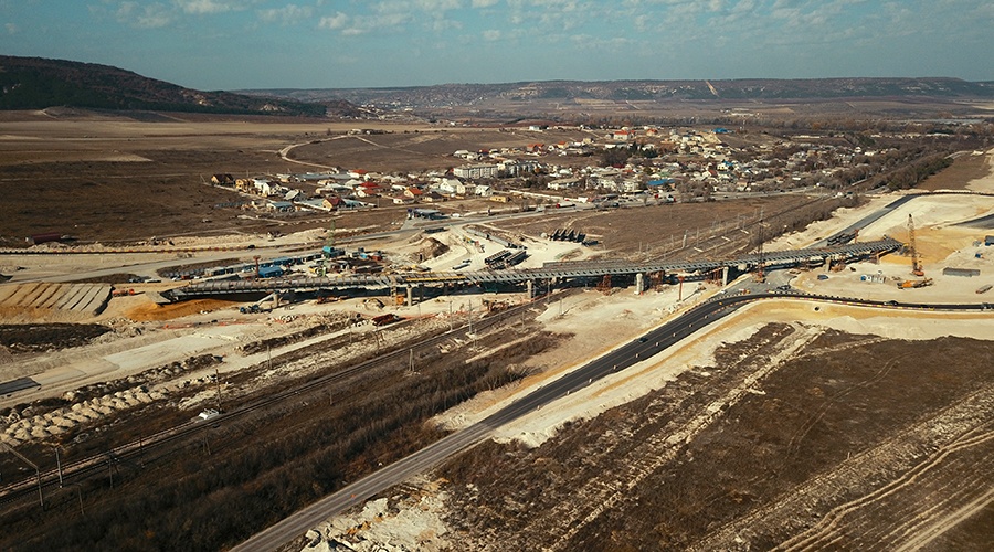 Строители рассказали о самом протяженном путепроводе на трассе «Таврида» в Крыму