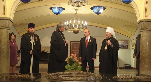 Путин в Севастополе посетил Собор Святого Равноапостольного князя Владимира
