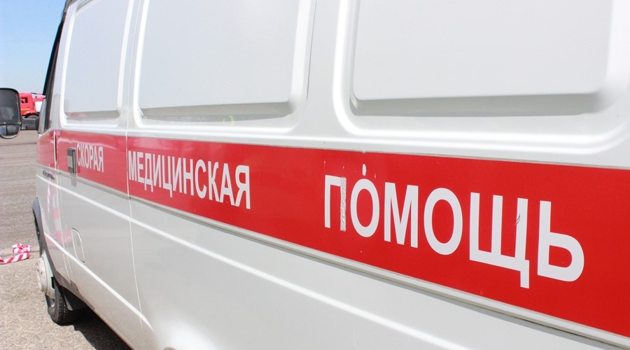 Три сотрудника «скорой» пострадали при опрокидывании спецавтомобиля в Крыму