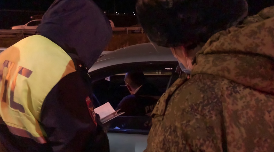 Полицейские за сутки не пропустили через Крымский мост 33 автомобиля