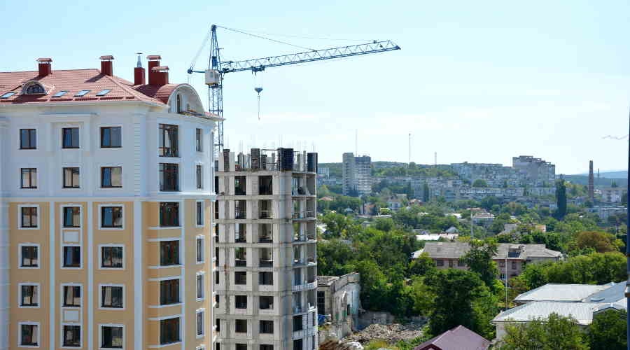 Треть сделок по покупке жилья в Крыму совершается россиянами из других регионов – вице-премьер