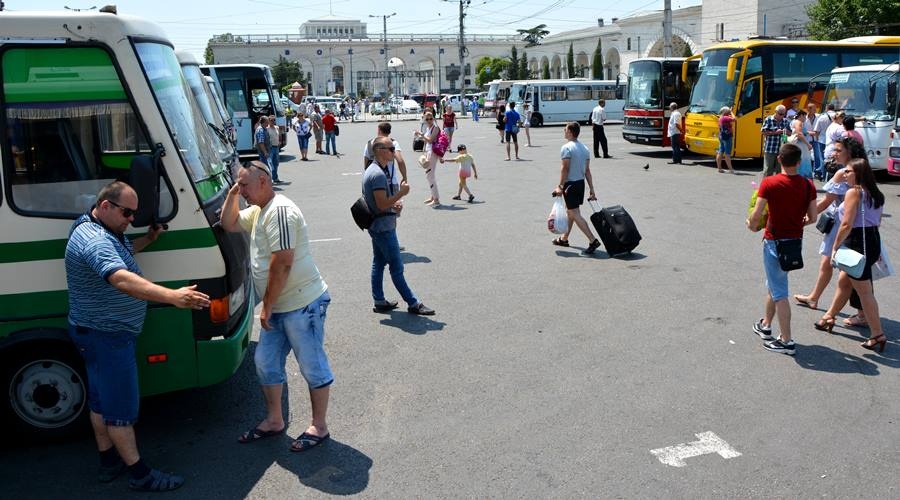 Аксёнов рассказал о схемах нелегального заработка на крымских автостанциях