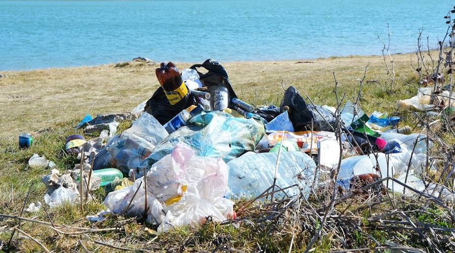 Почти две тонны бытового мусора убрали участники субботников из водоемов Бахчисарайского района