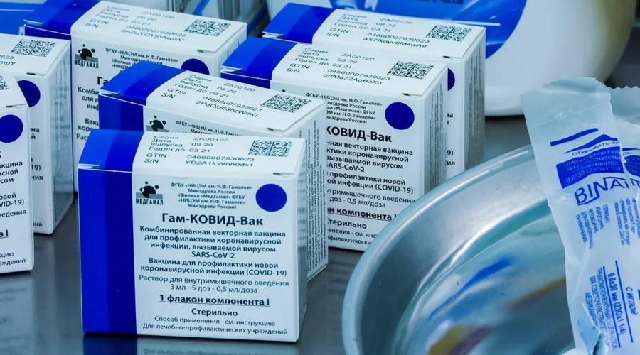 Производство вакцины от коронавируса наращивают в России