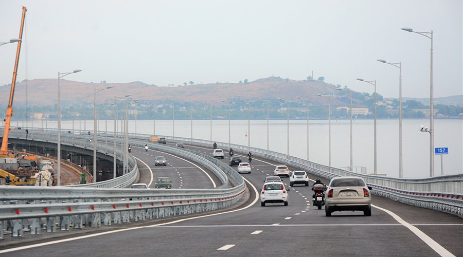 Водитель на BMW поставил рекорд скорости на Крымском мосту 