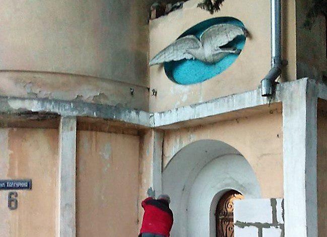 Оригинальный барельеф птицы на «доме с чайкой» в Ялте от утепления здания не пострадает – жильцы дома