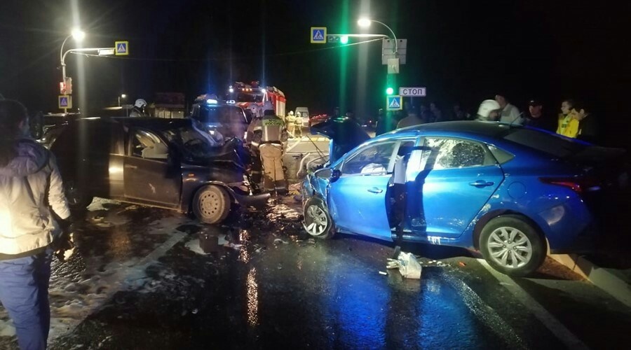 Водитель легковушки погиб после лобового столкновения в Симферополе