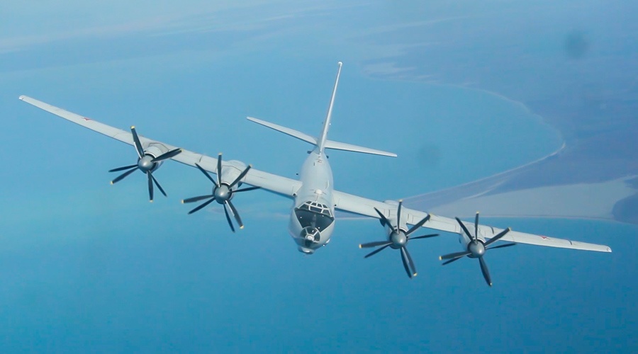 Экипажи самолетов ЧФ и Северного флота отработали дозаправку в небе над Крымом