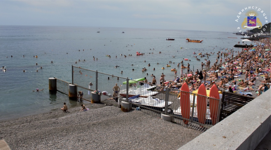 Власти Ялты требуют максимальной доступности пляжей и береговой линии