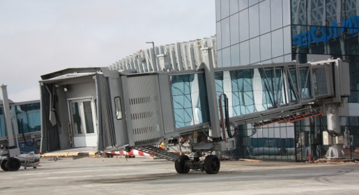 Монтаж телескопических трапов начался в новом терминале аэропорта Симферополь