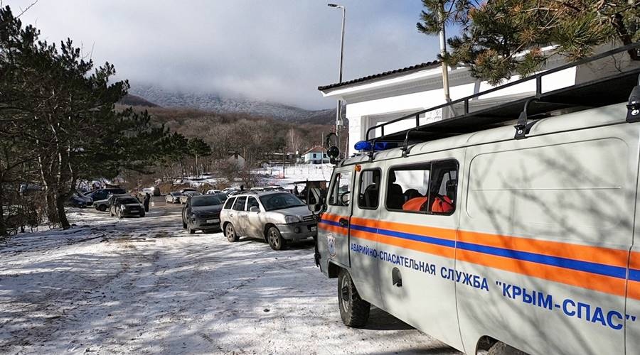 Крымские спасатели в выходные продолжат дежурство на Ай-Петри и Ангарском перевале
