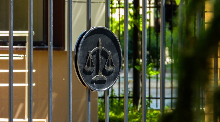 Суд в Крыму признал военнослужащего-контрактника виновным в вымогательстве