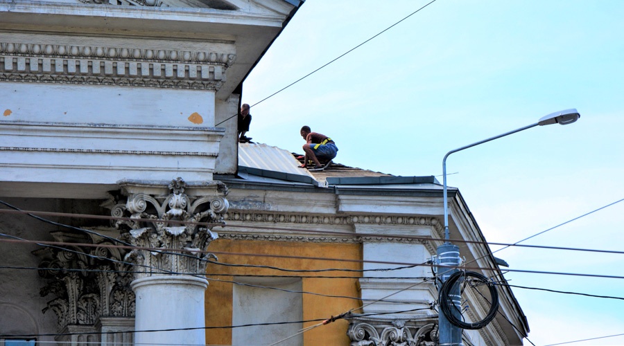 Власти Украины меняют собственника здания в центре российского Симферополя