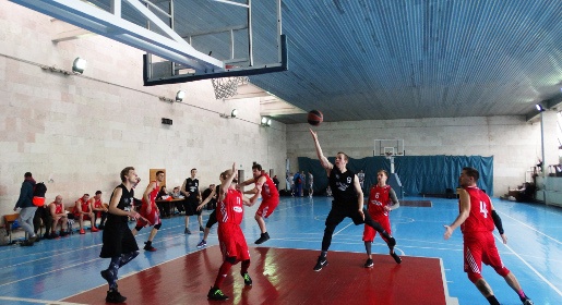Команда КФУ вернулась в лидеры мужского баскетбольного чемпионата Крыма благодаря победе над евпаторийцами
