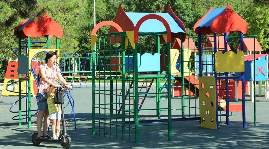 Власти установили около сотни детских и спортивных площадок в Симферополе