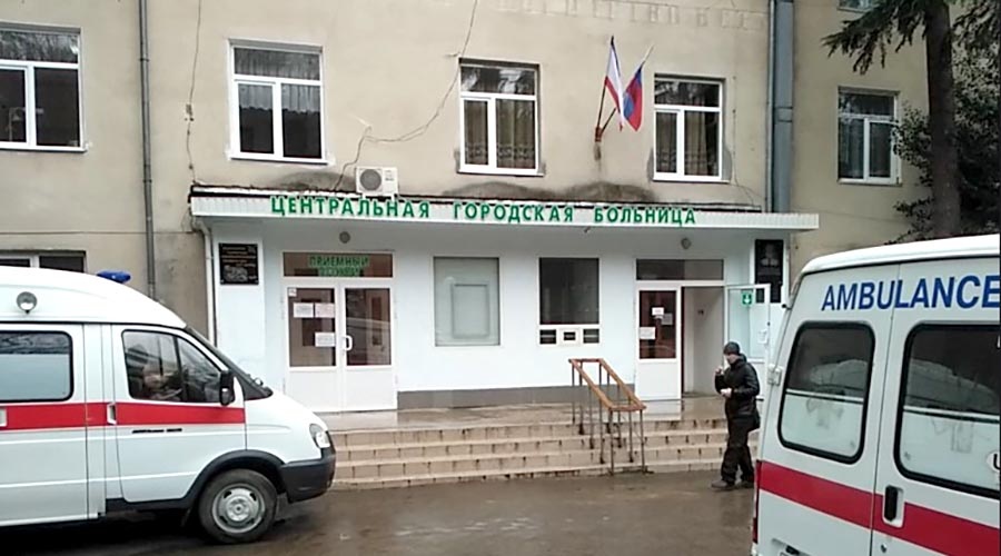 Заразившихся коронавирусом в Алуште врачей и пациентов переведут в Симферополь