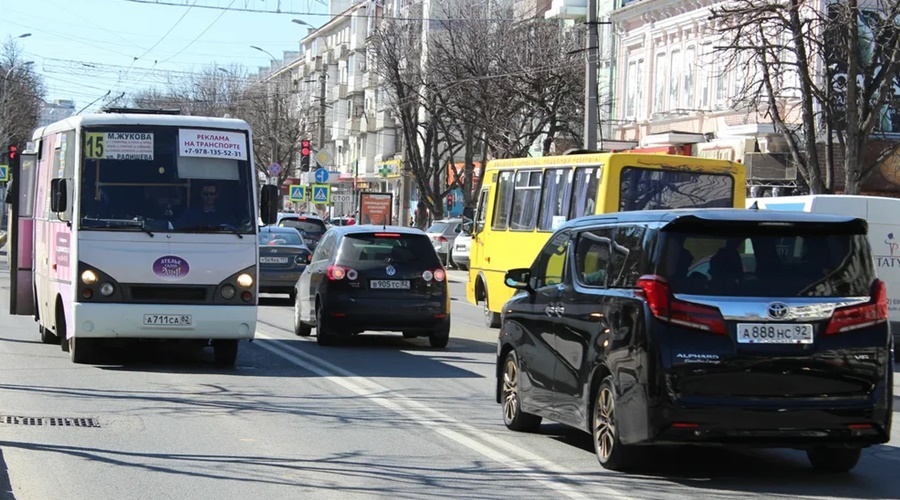 Пассажирооборот автотранспортом снизился в Крыму за год на треть