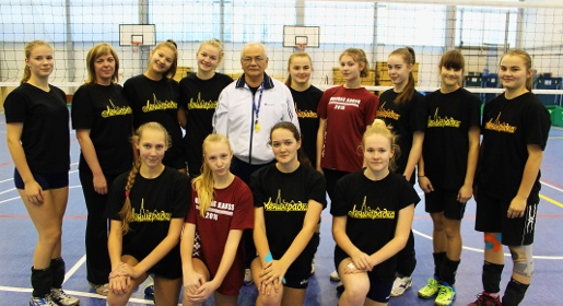 Сборная Санкт-Петербурга по волейболу для девушек до 16 лет тренируется в Евпатории
