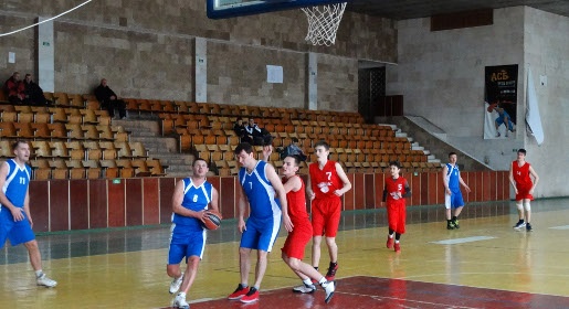 Одна команда осталась без поражений в мужском баскетбольном чемпионате Крыма (ФОТО)