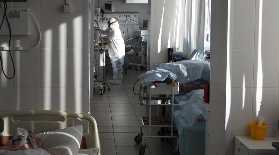 Число подтвержденных случаев коронавируса в Крыму за сутки упало ниже 400
