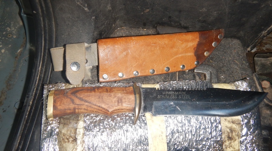 Крымские таможенники изъяли нож из тайника автомобиля украинца