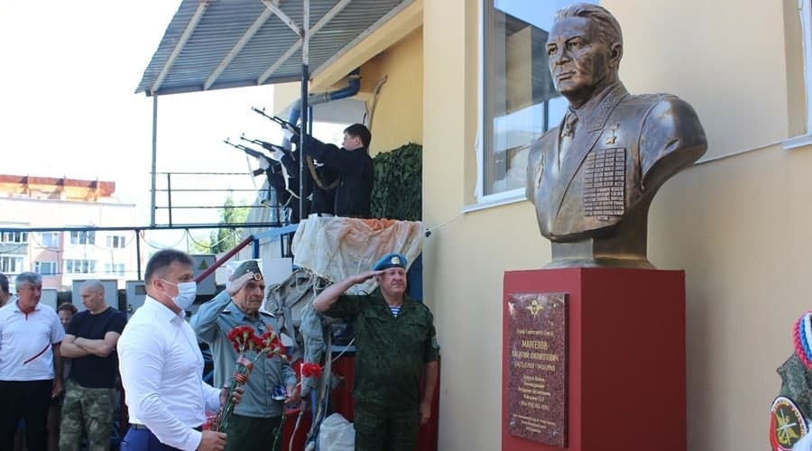 Памятник основателю ВДВ появился в Ялте