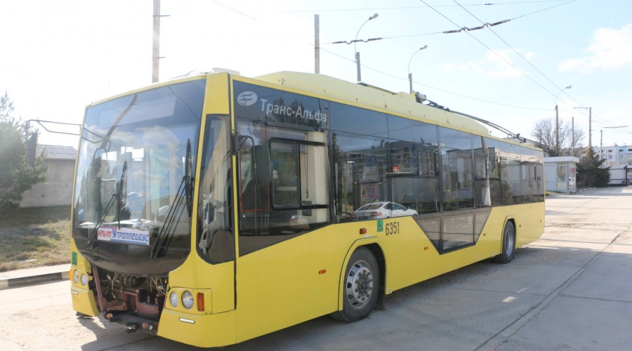 Керчь приняла в собственность новые троллейбусы для восстановления работы электротранспорта