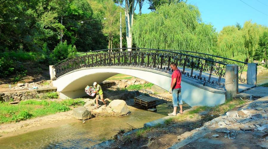 Подрядчик капремонта набережной Салгира до конца недели завершит восстановление трети мостов