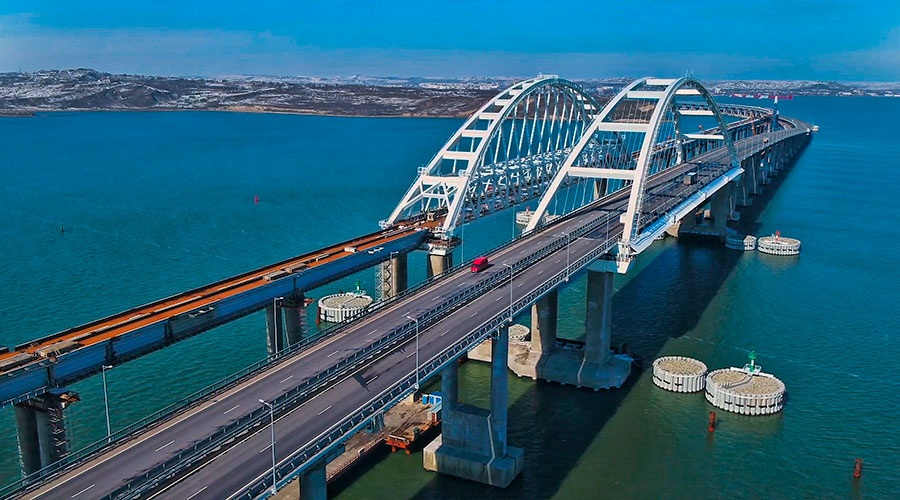 Строители уложили 50% железнодорожных путей на Крымском мосту