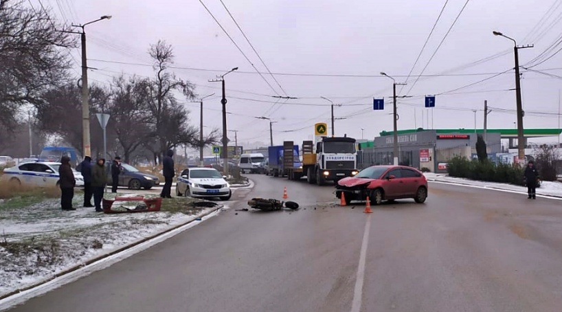 Молодой водитель мопеда серьезно пострадал в ДТП в Севастополе